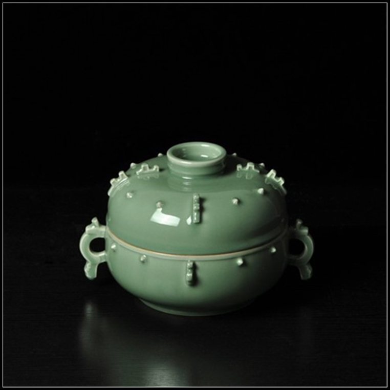 鼓钉双耳簋式炉